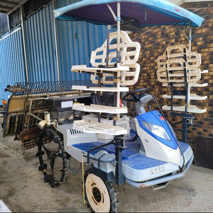 6조 시비승용 이앙기 이미지