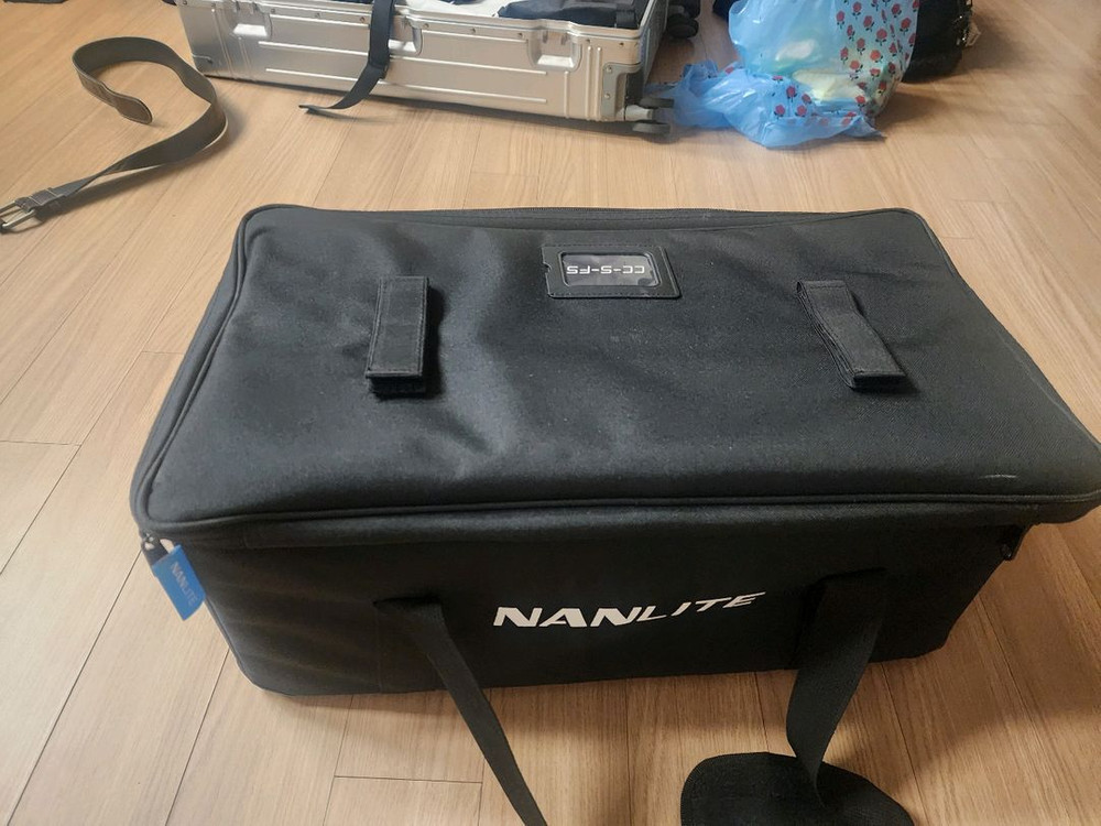 난라이트 FS-300B + 소프트박스 + 삼각대 + 점품가방 이미지