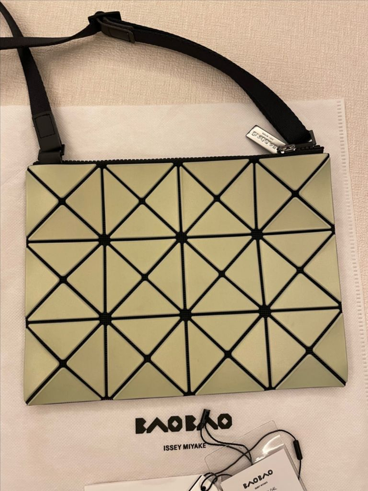 바오바오 루센트 크로스바디백 Lucent W Color Crossbody Bag 그린컬러 양면 이미지