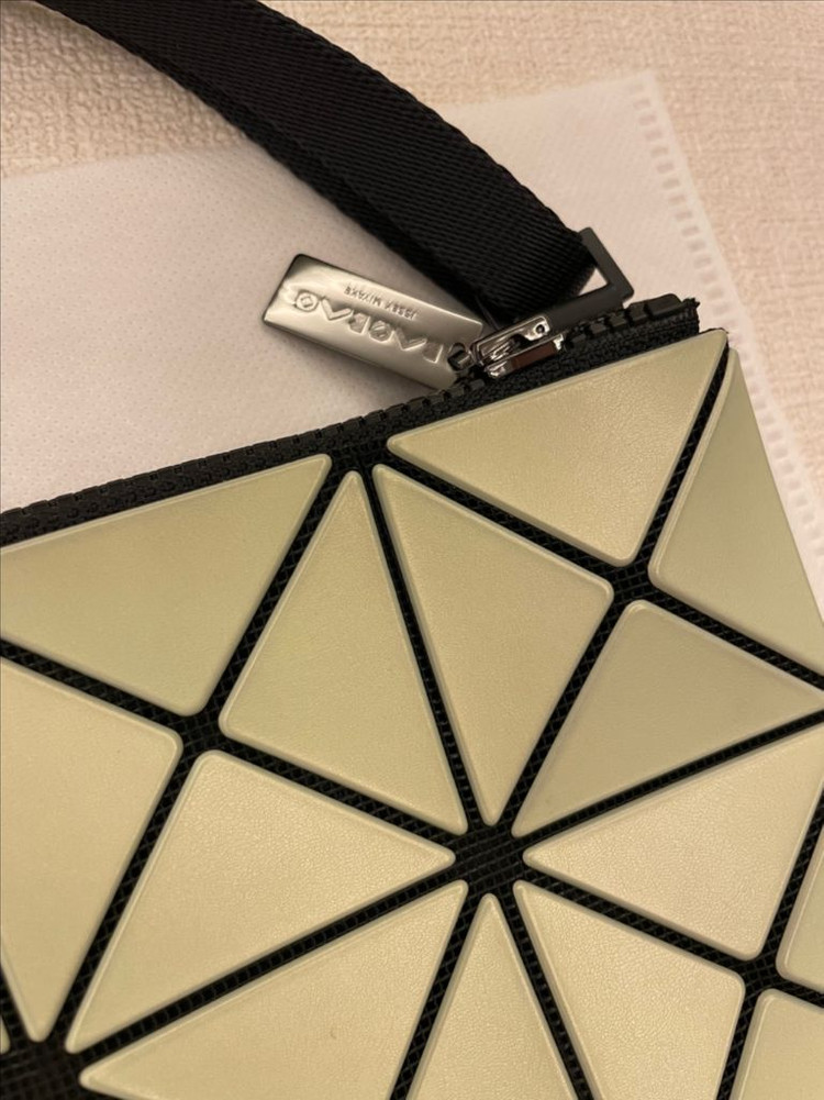 바오바오 루센트 크로스바디백 Lucent W Color Crossbody Bag 그린컬러 양면 이미지