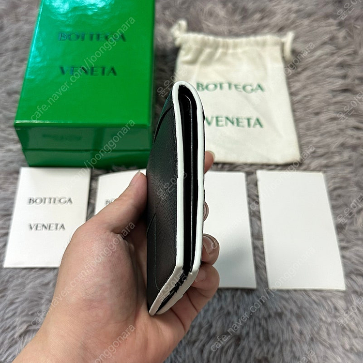 [풀구성] 보테가베네타 맥시 플랩 투톤 반지갑 차콜그레이 이미지