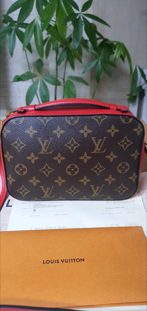 루이비통 생통주 크로스백/카메라백 새상품급 정품(영수증O)구찌프라다디올고야드샤넬셀린느보테가생로랑발렌시아가버버리가방 이미지