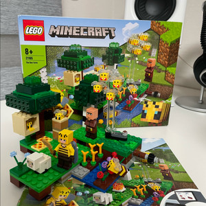 레고 마인크래프트 21165 꿀벌 농장 이미지