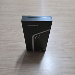 갤럭시 Z플립 7 512GB 제트블랙 삼성스토어 미개봉 자급제 이미지