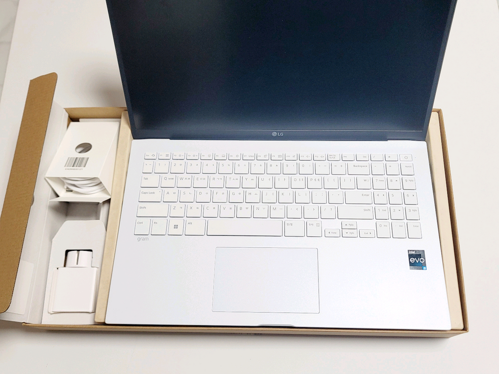 LG 그램 15Z90R 풀박 노트북 이미지