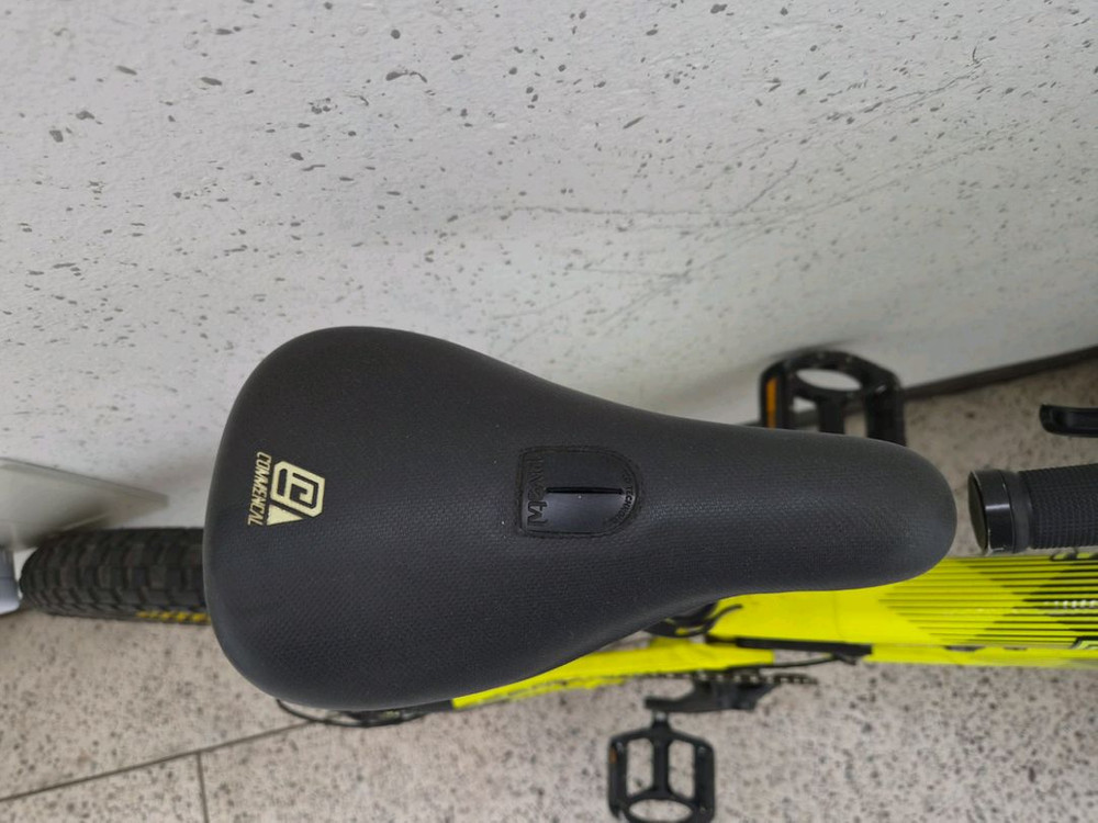 코멘샬 슈프림 풀샥 20인치 자전거 이미지