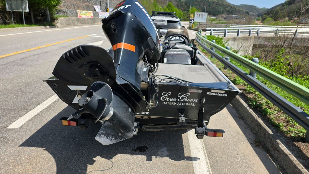 낚시보트 이미지