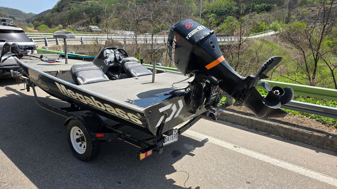 낚시보트 이미지