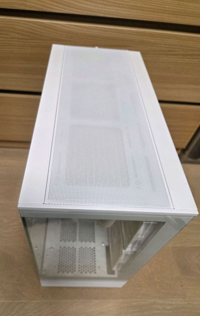 인텔 울트라7 265K RTX 3050 게이밍 PC 화이트 이미지