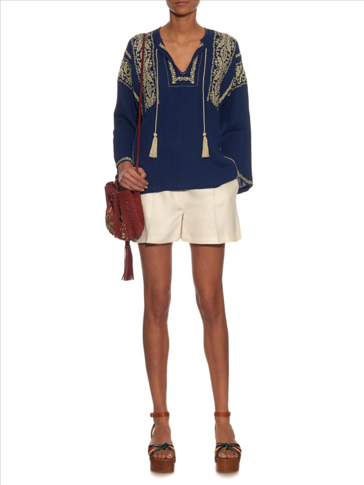 이자벨마랑 아사면 레이스 자수 블라우스 네이비 태슬 브이넥 봄여름 휴양지 휴가룩 히피 에스닉 보헤미안 이미지