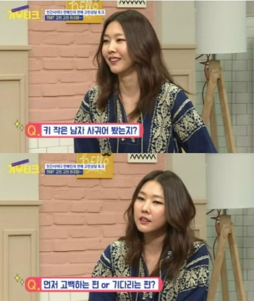 이자벨마랑 아사면 레이스 자수 블라우스 네이비 태슬 브이넥 봄여름 휴양지 휴가룩 히피 에스닉 보헤미안 이미지