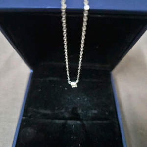 다이아 화이트골드 목걸이 하엄지 아디세떼흐 이미지