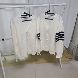 톰브라운가디건아이보리남여가능새상품 이미지