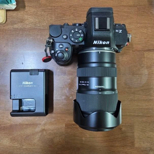 니콘 Z5ii 카메라 + 탐론 28-75mm 판매합니다.
