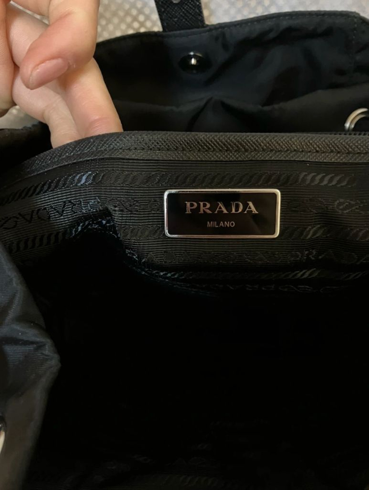프라다 미디엄 백팩 이미지