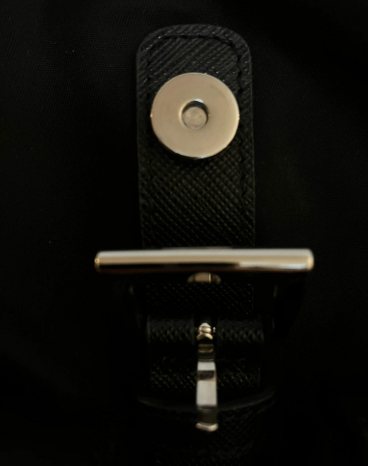 프라다 미디엄 백팩 이미지