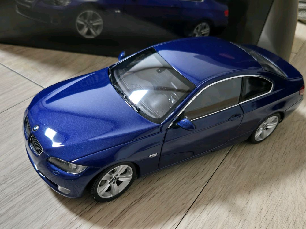 1:18 교쇼 330i 쿠페 블루 모헝 다이캐스트 팝니다 이미지