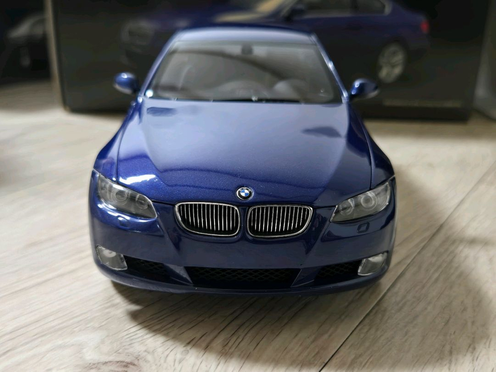 1:18 교쇼 330i 쿠페 블루 모헝 다이캐스트 팝니다 이미지