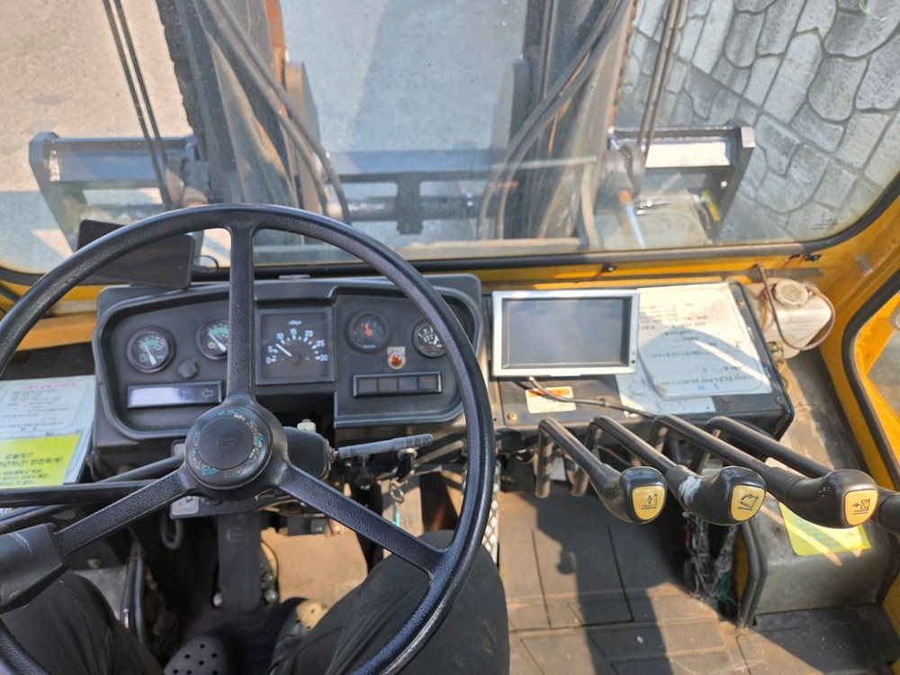 특A급 두산 10톤 중고지게차 2004년식 풀옵션 디젤지게차 매매 2500만원 이미지