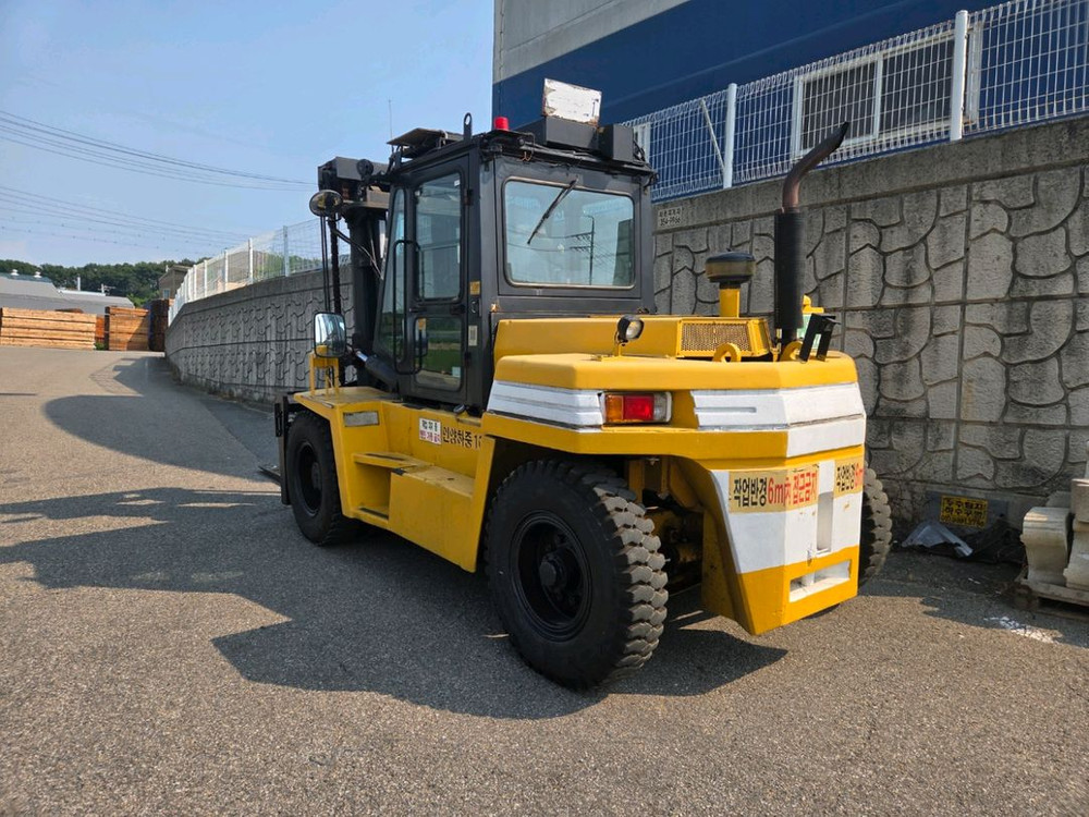 특A급 두산 10톤 중고지게차 2004년식 풀옵션 디젤지게차 매매 2500만원 이미지
