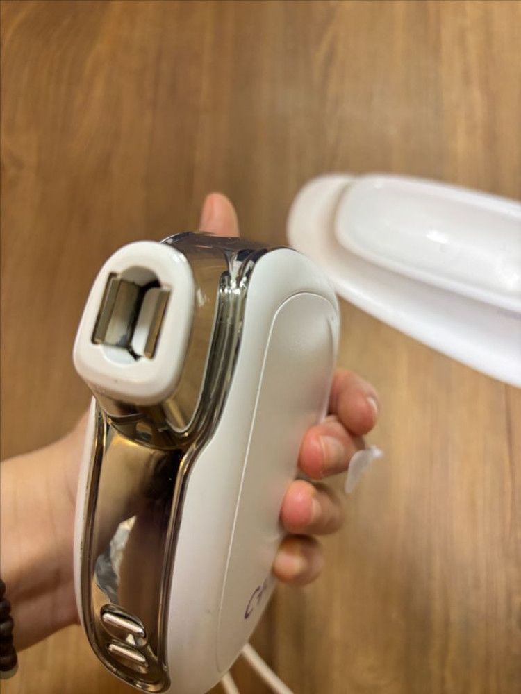 세라매스 DEL 델 뷰티디바이스 고주파·고전압 석션 피부관리기 이미지