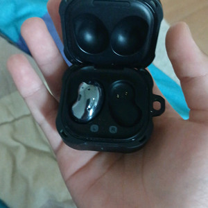 버즈 라이브 블랙 본체, 왼쪽 이미지