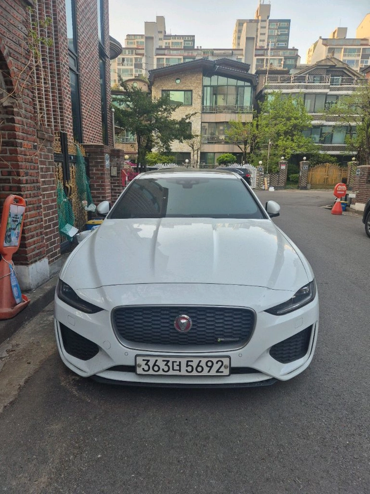 제규어 20년식 xe r dynamic 이미지