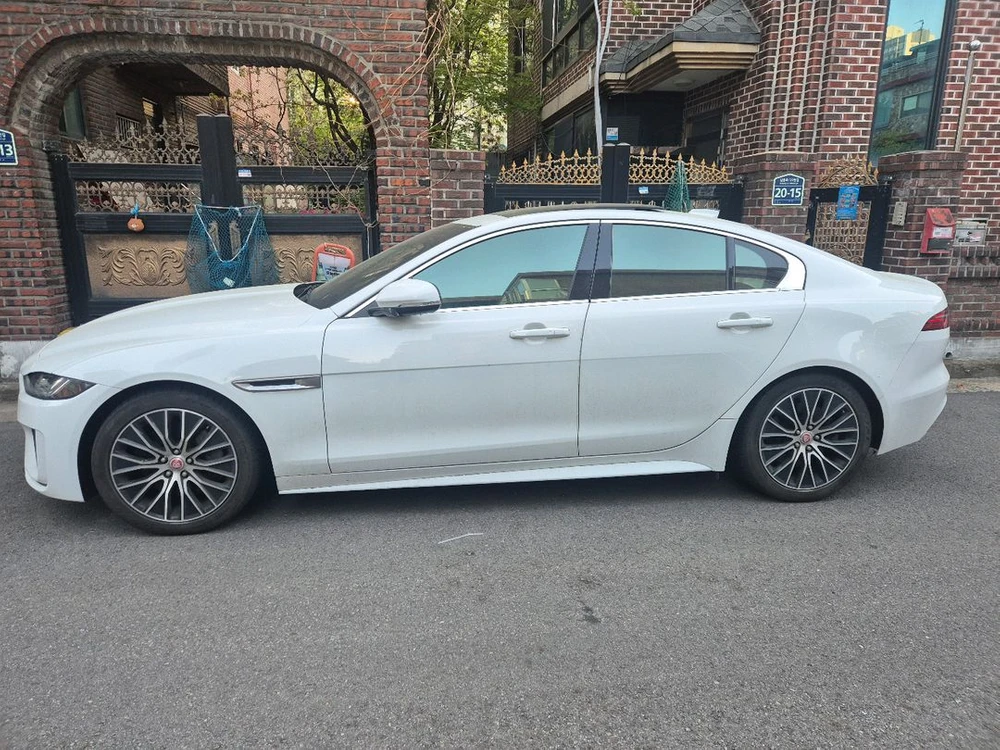 제규어 20년식 xe r dynamic 이미지