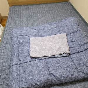 퀸사이즈 차렵이불+매트리스커버+침대매트+베개커버 세트 판매합니다 이미지