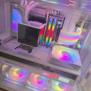 화이트 세팅 최고사양 데스크탑 9950x3d, 5090 스텔스, 96gb, 4tb, 4k 모니터 포함 팝니다. 이미지