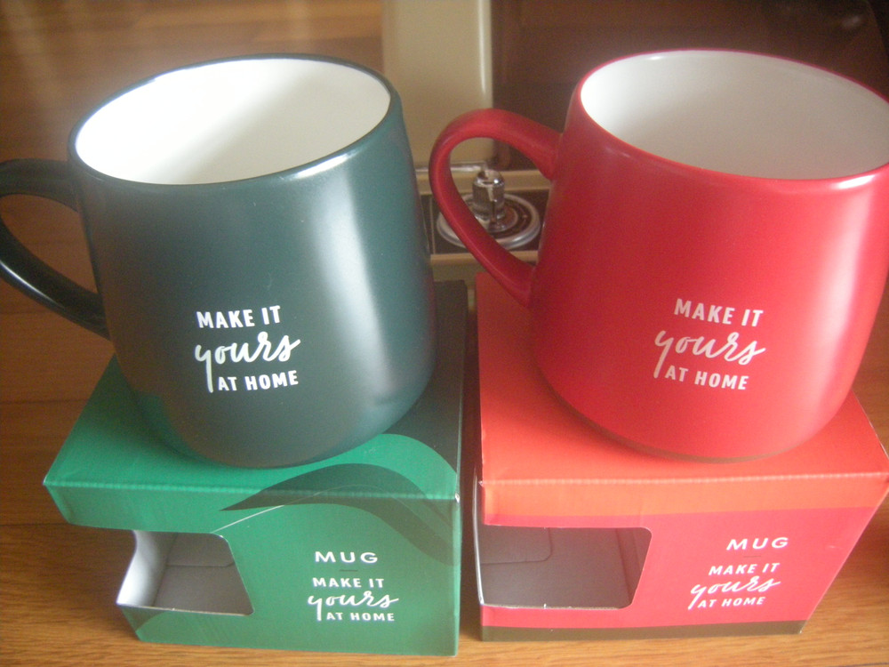 스타벅스 홀리데이머그컵2개+맥심자판기 커피믹스2개 총2kg/캠핑등산낚시러닝자전거헬스요가배낭여행acg아이폰 나이키 이미지