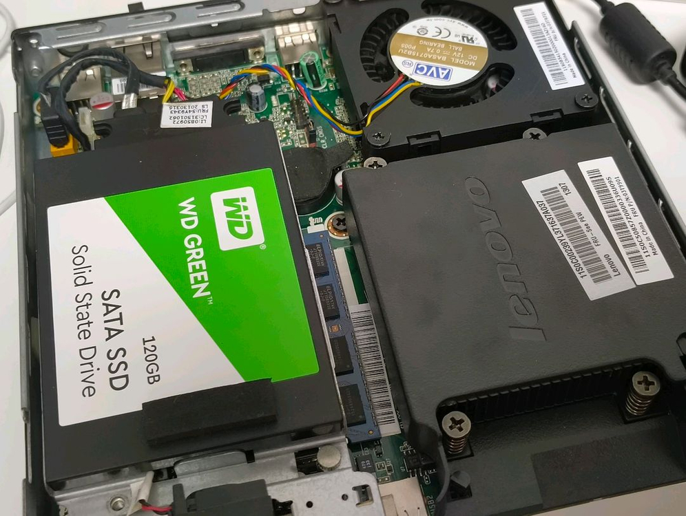 레노버 ThinkCentre M72e 초미니 PC 이미지