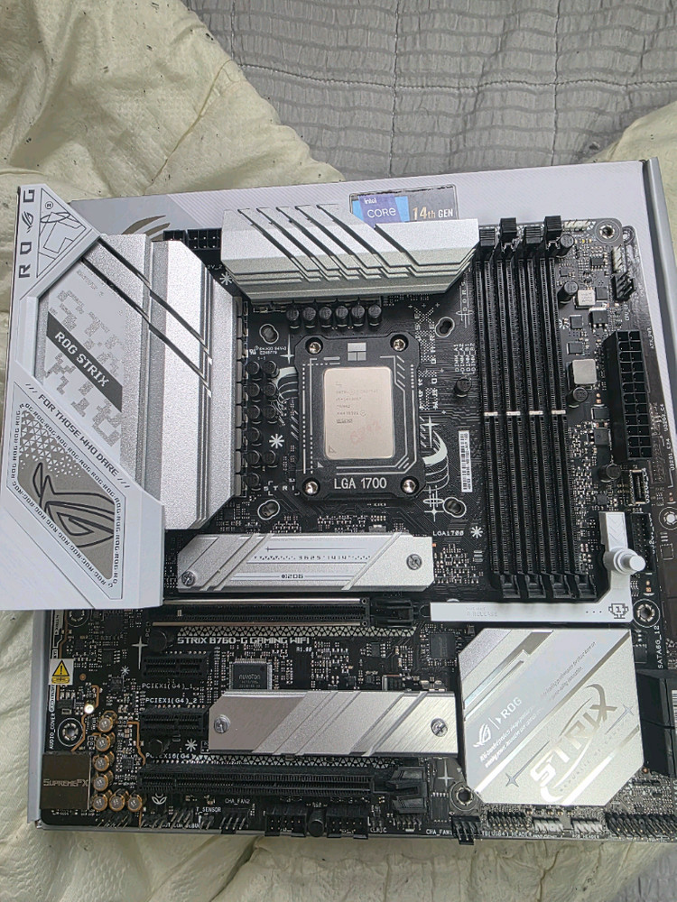 14600kf + asus rog strix b760-g 보드 일괄 팝니다. 이미지