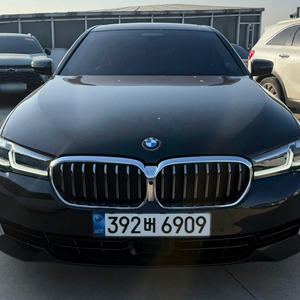5시리즈 (G30) 520i 럭셔리 중고차 21년09월 22년형 브라운시트 완전무사고 보험0원 이미지