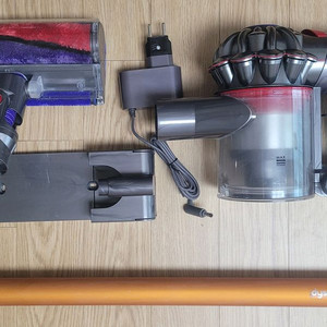 깨끗하게 세척한 다이슨 무선 청소기 V8(26분 연속동작) 이미지