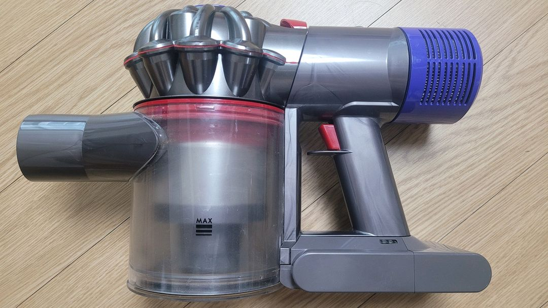 깨끗하게 세척한 다이슨 무선 청소기 V8(26분 연속동작) 이미지