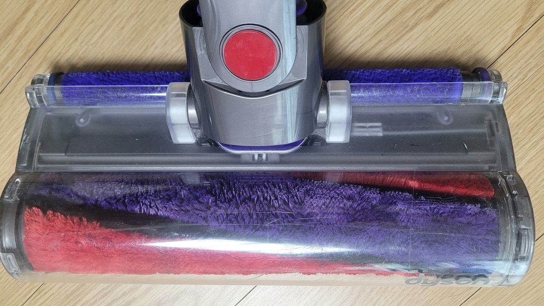 깨끗하게 세척한 다이슨 무선 청소기 V8(26분 연속동작) 이미지