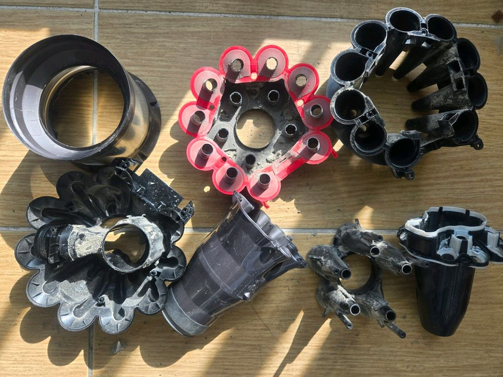 깨끗하게 세척한 다이슨 무선 청소기 V8(26분 연속동작) 이미지