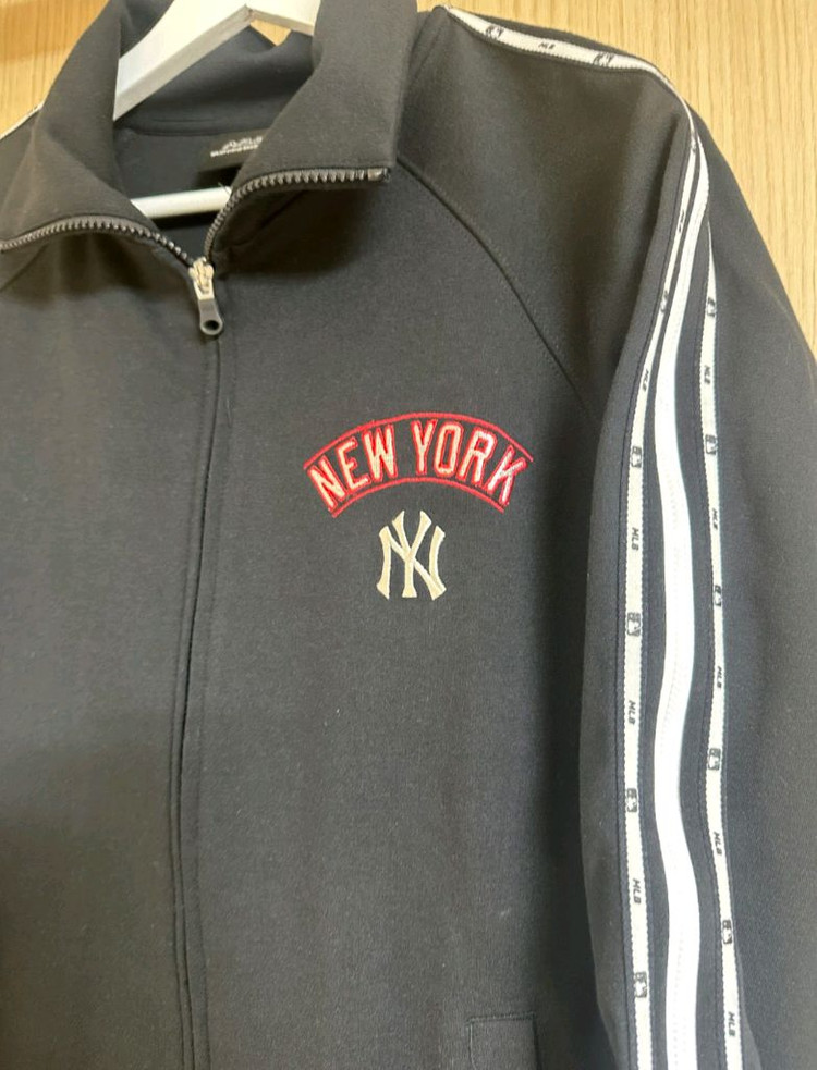 가격내림 새상품 MLB집업 엠엘비점퍼 엠엘비져지집업 블랙저지 뉴욕양키즈 남성집업트레이닝 여성집업점퍼 사이즈95 이미지