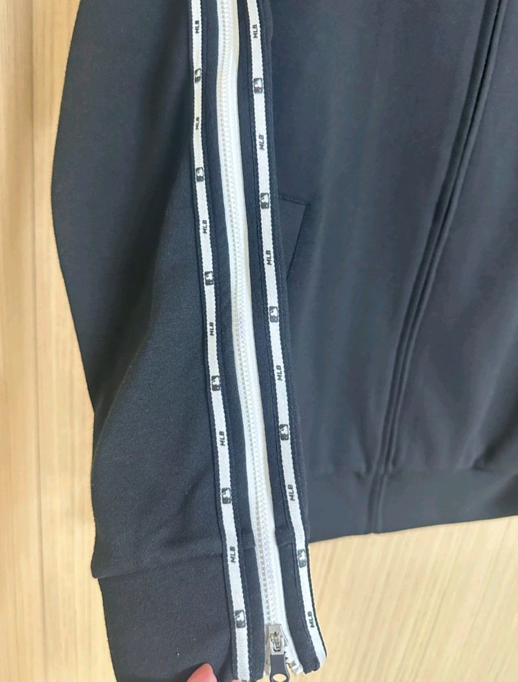 가격내림 새상품 MLB집업 엠엘비점퍼 엠엘비져지집업 블랙저지 뉴욕양키즈 남성집업트레이닝 여성집업점퍼 사이즈95 이미지