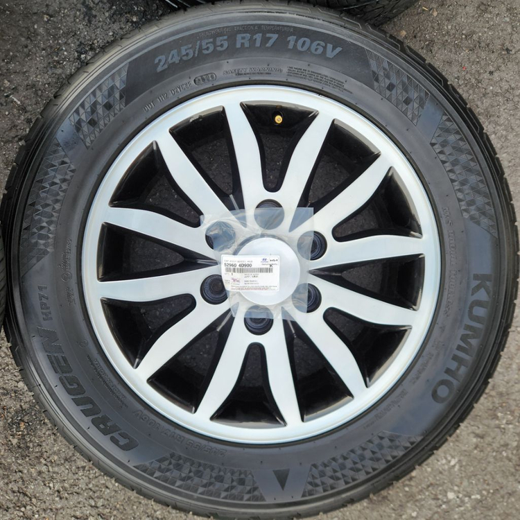 그랜드카니발 17인치 2455517 휠타이어 팝니다 이미지