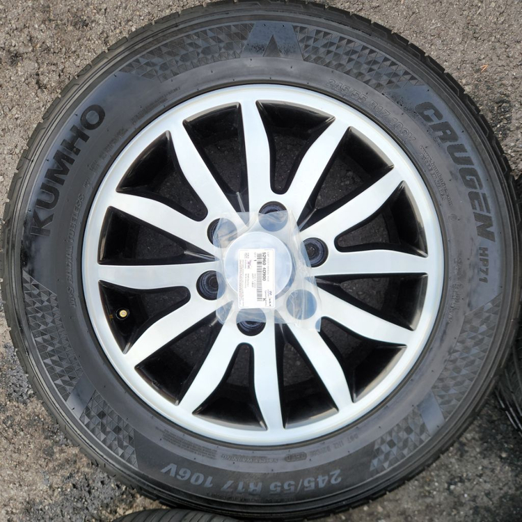 그랜드카니발 17인치 2455517 휠타이어 팝니다 이미지