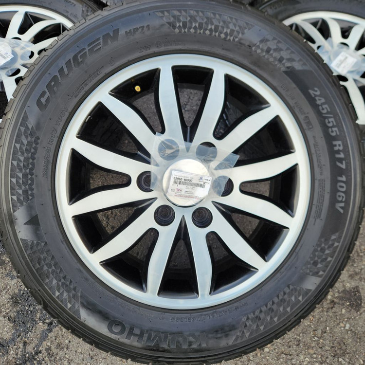 그랜드카니발 17인치 2455517 휠타이어 팝니다 이미지