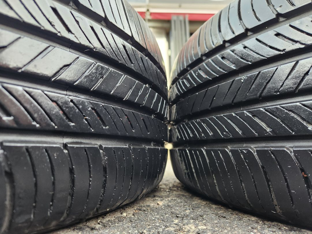 그랜드카니발 17인치 2455517 휠타이어 팝니다 이미지