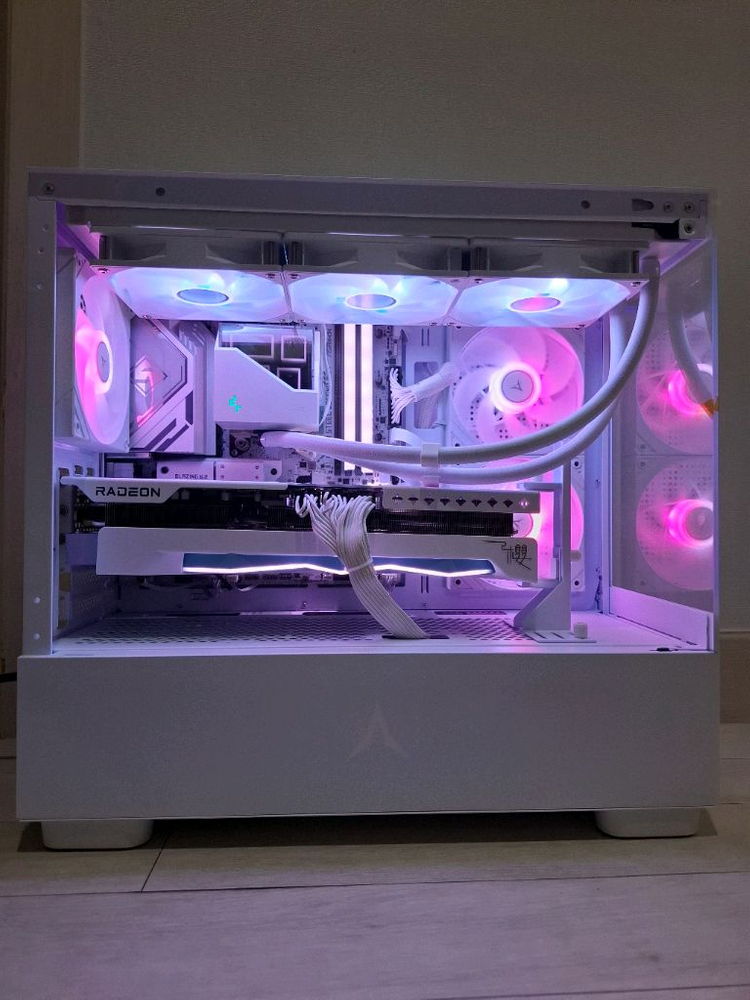 7800x3d , 9070xt 화이트 게이밍 pc 본체 이미지