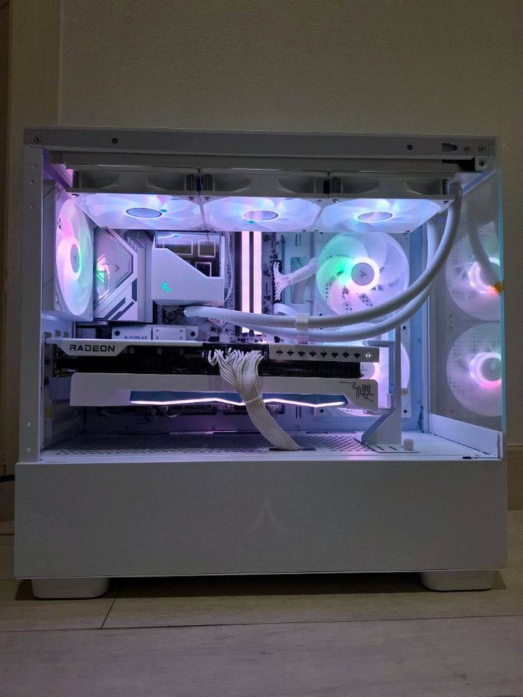 7800x3d , 9070xt 화이트 게이밍 pc 본체 이미지