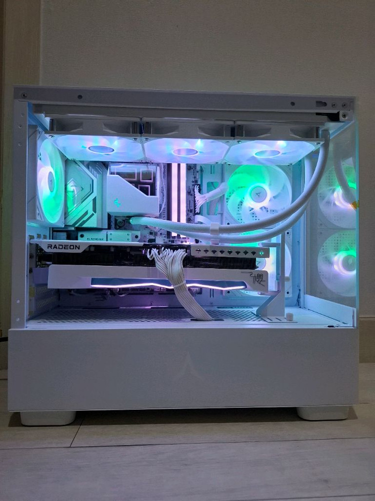 7800x3d , 9070xt 화이트 게이밍 pc 본체 이미지