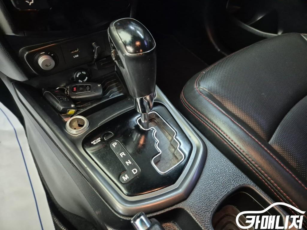 [KG모빌리티(쌍용) ]티볼리 에어 4WD 디젤 1.6 IX 플러스 패키지 (5인승) #불경기세일 이미지