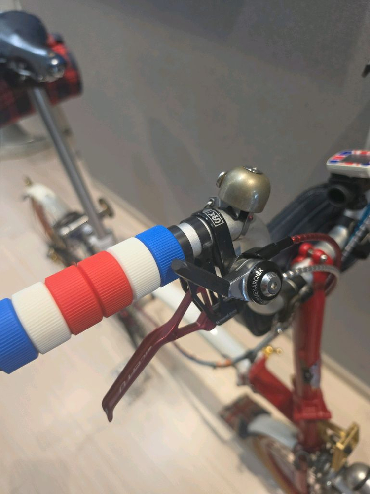 브롬톤 쥬빌리리미티드에디션 한정판 팝니다 이미지