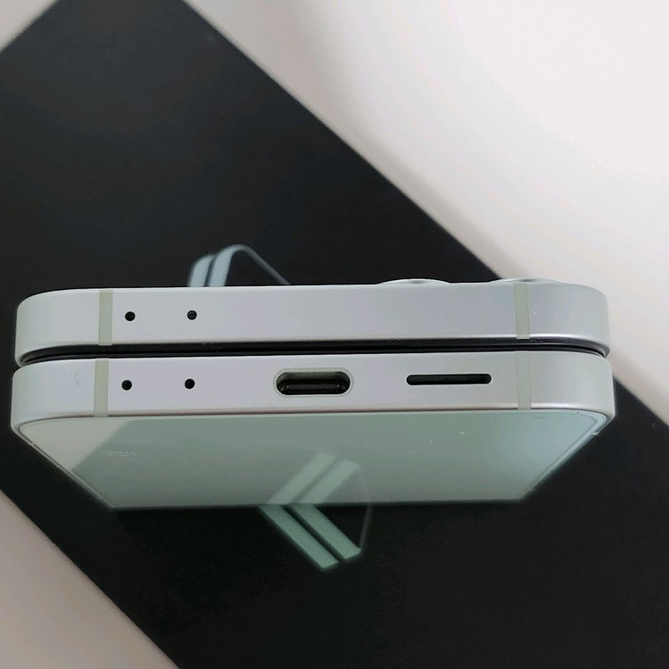 갤럭시 z플립6 민트 256GB 이미지